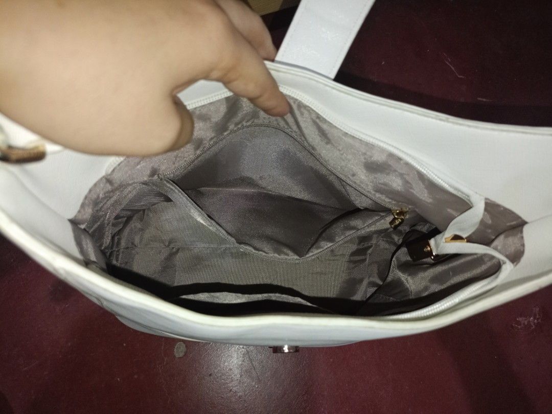 Pre-loved Secosana Tote Bag (Category: Tote Bags) located in Manila. Submitted by cutebunny_17 (Listing ID 1461119205, Image 3). Description: Condition: Good Used Condition/Preloved Brand: Secosana Color: White/Off-White • Well-loved bag. Super ganda pa ng body at leather, walang major flaws o bakbak. Issue: May mga hairline scratches o gasgas sa gold metal logo plate (paki-check na lang ang picture for visibility). Normal signs of use pero hindi