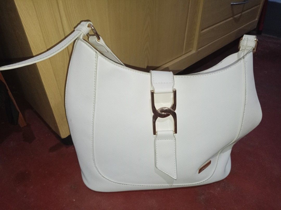 Pre-loved Secosana Tote Bag (Category: Tote Bags) located in Manila. Submitted by cutebunny_17 (Listing ID 1461119205, Image 1). Description: Condition: Good Used Condition/Preloved Brand: Secosana Color: White/Off-White • Well-loved bag. Super ganda pa ng body at leather, walang major flaws o bakbak. Issue: May mga hairline scratches o gasgas sa gold metal logo plate (paki-check na lang ang picture for visibility). Normal signs of use pero hindi