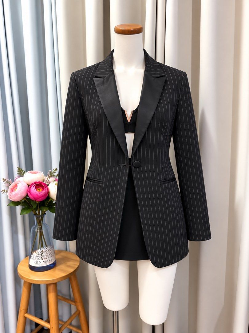 Premium Striped Sexy Blazer (Category: Coats, Jackets and Outerwear) located in Taguig. Submitted by vm.co (Listing ID 1461313535, Image 1). Description: Perfect for: • Corporate office wear • Business travel • Smart casual outfits • Rainy or cool weather • Capsule wardrobe • Everyday sophisticated styling Condition: Appears to be in very good preloved condition with no visible major stains, tears, or discoloration in the photo. A light steam wil