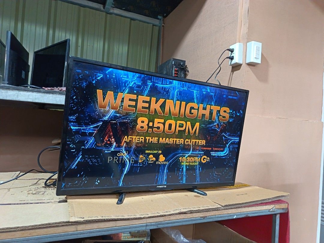 Prestiz LED TV basic 32 inches (Category: TV) located in Caloocan City. Submitted by princessyumie (Listing ID 1461119112, Image 3). Description: - Prestiz LED TV Not smart tv No issue - Suitable for any room size - Fully functional and working well - Comes with original stand - Ready for immediate use - Feel free to ask questions! No remote For pick up or lalamove pwde deliver add sf dpnde s layu Location San Vicente kiko camarin .