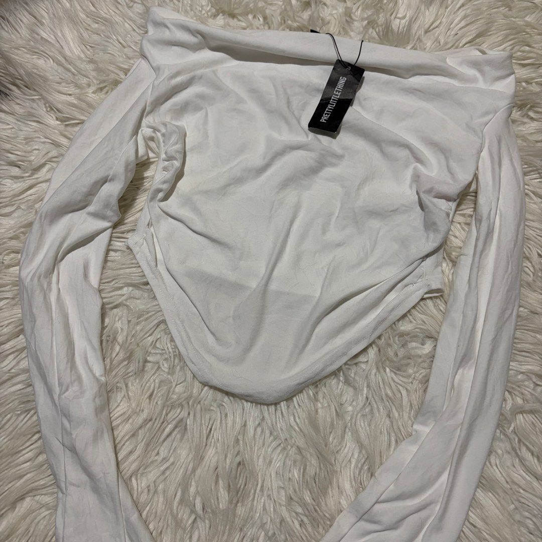 PrettyLittleThing White Long Sleeve Corset Top (Category: Others Tops) located in Davao. Submitted by elizzadiac (Listing ID 1461239228, Image 3). Description: - Brand new white long sleeve top from PrettyLittleThing - Off-shoulder design with a corset-style hem - Estimated size: UK 8 / EUR 36 / US 4 - Made in Morocco - Tags still attached.