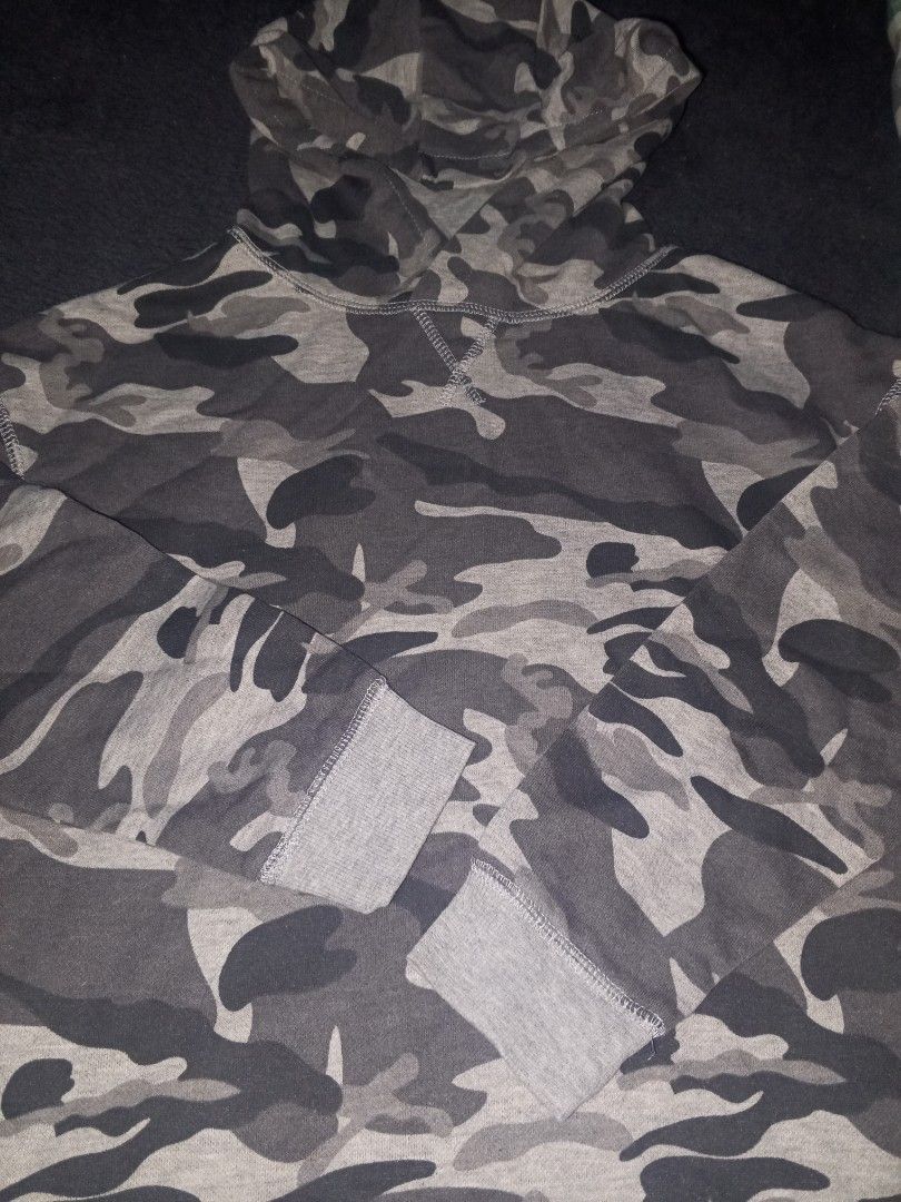Primark Camouflage Hoodie (Category: Babies & Kids Fashion) located in Magalang. Submitted by zeiansoria64090 (Listing ID 1461236525, Image 2). Description: - Grey and black camouflage hoodie from Primark - Long sleeves with ribbed cuffs - Ribbed hem - Hood with drawstring - Made in Cambodia - Ideal for casual wear.