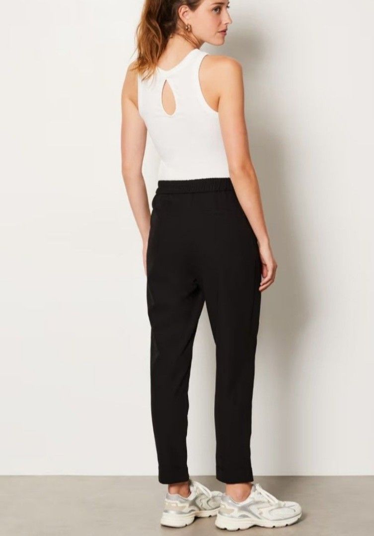 Promod Regular Length Trouser High Waist (Category: Other Bottoms) located in Taguig. Submitted by authprelovedonlineshop2 (Listing ID 1461205111, Image 2). Description: Promod Regular Length Trouser High Waist Excellent Condition EUR36(Waist 26) L100cm Php588 🍀All items are preloved unless stated as brand new. 🍀Please manage your expectations. Major flaws will be indicated, if any. 🍀Color may vary due to lightning and photography. 🍀Always re