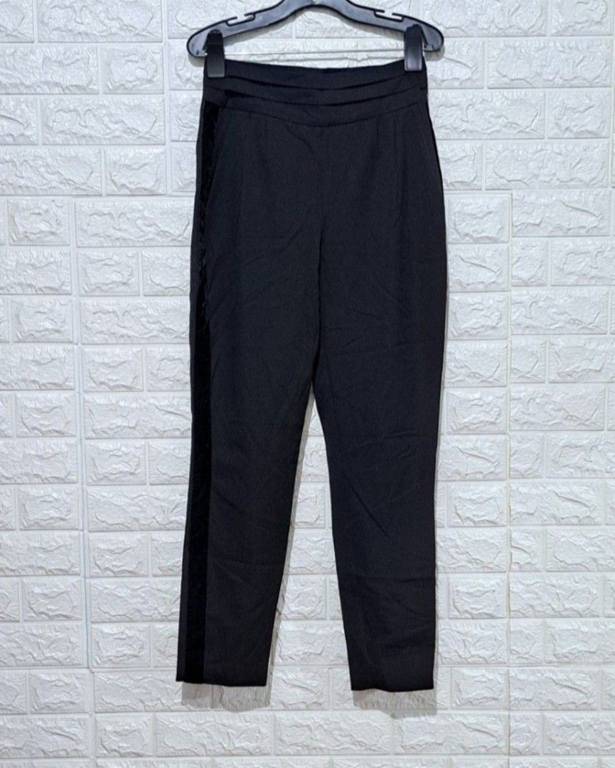 Promod Regular Length Trouser High Waist (Category: Other Bottoms) located in Taguig. Submitted by authprelovedonlineshop2 (Listing ID 1461205111, Image 3). Description: Promod Regular Length Trouser High Waist Excellent Condition EUR36(Waist 26) L100cm Php588 🍀All items are preloved unless stated as brand new. 🍀Please manage your expectations. Major flaws will be indicated, if any. 🍀Color may vary due to lightning and photography. 🍀Always re