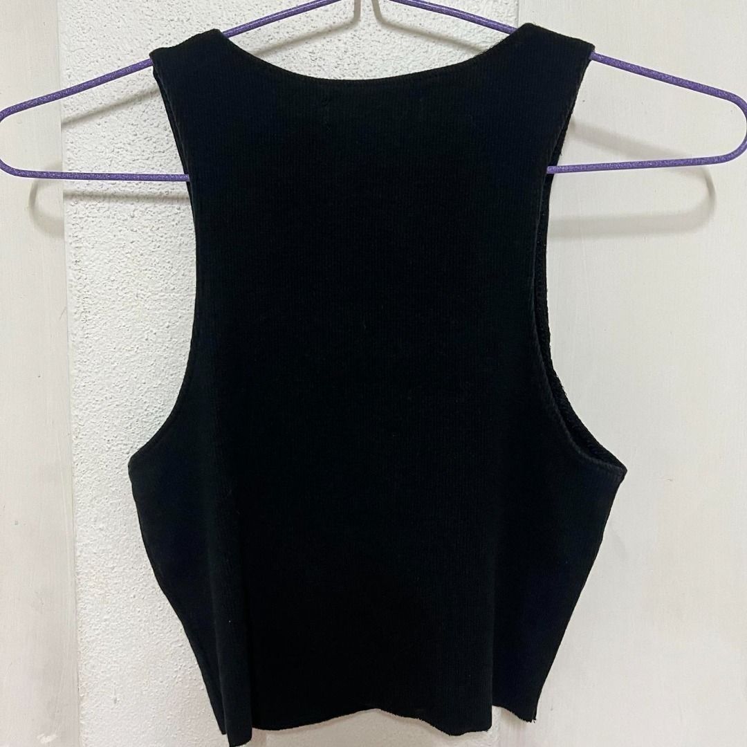Pull & Bear Black Cropped Ribbed Vest Top (Category: Sleeveless) located in Mabalacat. Submitted by keb-a (Listing ID 1461170163, Image 3). Description: 🍒 — small — b: 32~34" — w: 24~26" — l: 15” 🍒 — ribbed fabric — cropped length — sleeveless / vest cut — stretch fit 🍒 — rfs: decluttering — mop: gcash — mod: j&t ଘ(੭*ˊᵕˋ)੭* DM me for inquiries!.