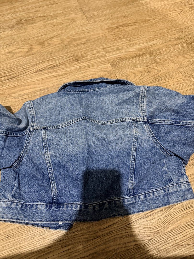 Pull & Bear Cropped Denim Jacket (Category: Coats, Jackets and Outerwear) located in Pasig City. Submitted by wandererscab_2.0 (Listing ID 1461243431, Image 2). Description: 💯 Original Brand New These are not UKAY, they are all my personal pre-loved/brand new clothes MOP: bdo or gcash Shippping c/o the buyer.