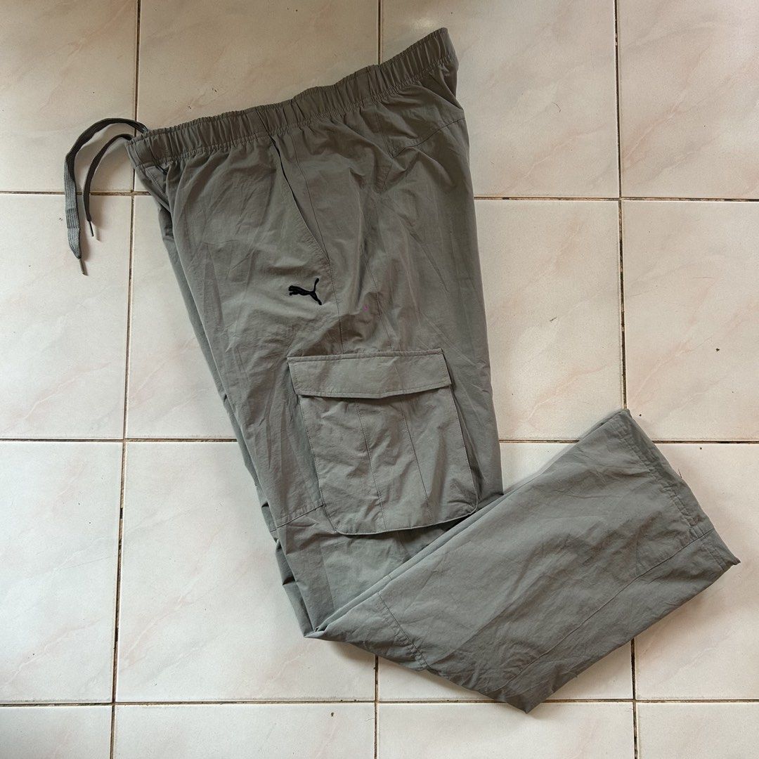 Puma Cargo Pants Grey Asian Size XL🔥 (Category: Other Bottoms) located in Jinoba-an. Submitted by eegiboy (Listing ID 1461153460, Image 1). Description: - Grey Puma cargo pants - Elastic waistband with drawstring - Multiple pockets (front and sides) - Inner mesh lining - Ideal for casual wear or sports activities Wts: Puma Cargo pants 🔥 Nylon 🥵 Size: Large-xl Dimes: 32-36 stretch L-43 Good as new 😍 No issue 😘 700plussf Dm me if interested 📩