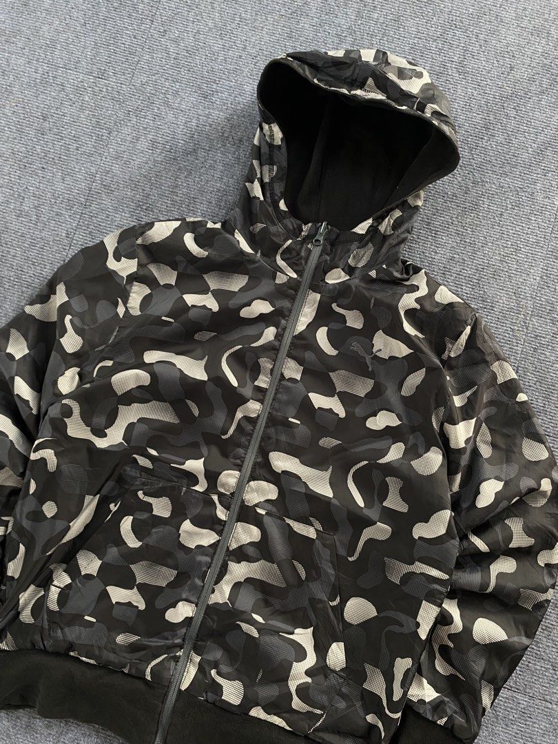 Puma reversible fullzip jacket (Category: Coats, Jackets and Outerwear) located in Manila. Submitted by j4y_thrift (Listing ID 1461185281, Image 2). Description: DM FOR MORE DETAILS Note: Color may due to lightning conditions please please manage your expectations since item are used.