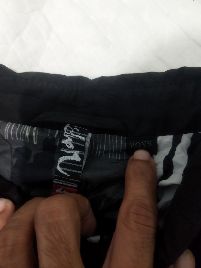 Quiksilver Boys Jacket Black L/G (Category: Coats, Jackets and Outerwear) located in Manila. Submitted by kuya_tats420 (Listing ID 1461136403, Image 3). Description: - Black Quiksilver jacket - Size S/M (fits boys) - Cool graphic print lining inside - Zipper closure with decorative pull - Shell: Polyester - Lining: Nylon - Great for casual wear.