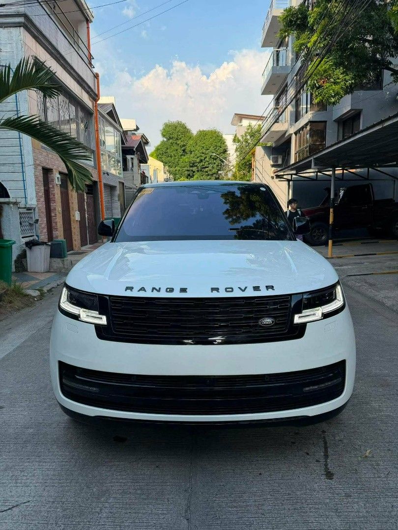 RANGE ROVER AUTOBIOGRAPHY (Category: Announcements) located in Cavite. Submitted by eyamvillag08141 (Listing ID 1461183364, Image 2). Description: For sale! Range rover autobiography 2023 model Twin turbo V8 engine Gasoline Meridian signature speakers 1,500 original odometer only 360 degrees camera Auto parking mode Legit first owner Full ppf Complete documents Local release Brandew condition Wla kang ipipintas sa unit na to, para kng bumili ng b