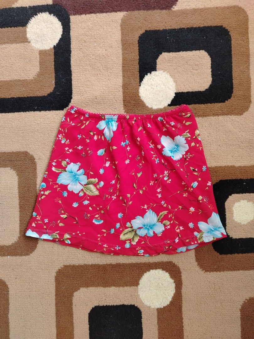 Red floral mini skirt (Category: Skirts) located in Panabo. Submitted by _elfiethreads (Listing ID 1461184241, Image 1). Description: W: 24-28in | L: 13in Garterized No flaws!.