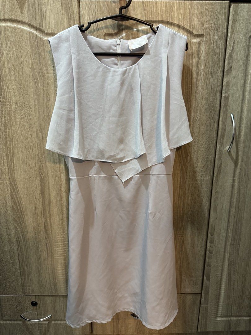 Redefine Dress (Category: Dresses) located in Calamba. Submitted by nicalison (Listing ID 1461255132, Image 1). Description: - Grey dress from Rodeo Show - Cap sleeves with layered overlay - Elasticated waist at the back - Knee length - Zipper closure at the back - Ideal for events or work.
