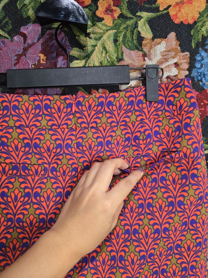 Retro Patterned Skirt (Category: Skirts) located in Paranaque City. Submitted by titaartestudio (Listing ID 1461245633, Image 3). Description: - Secure back zipper closure .