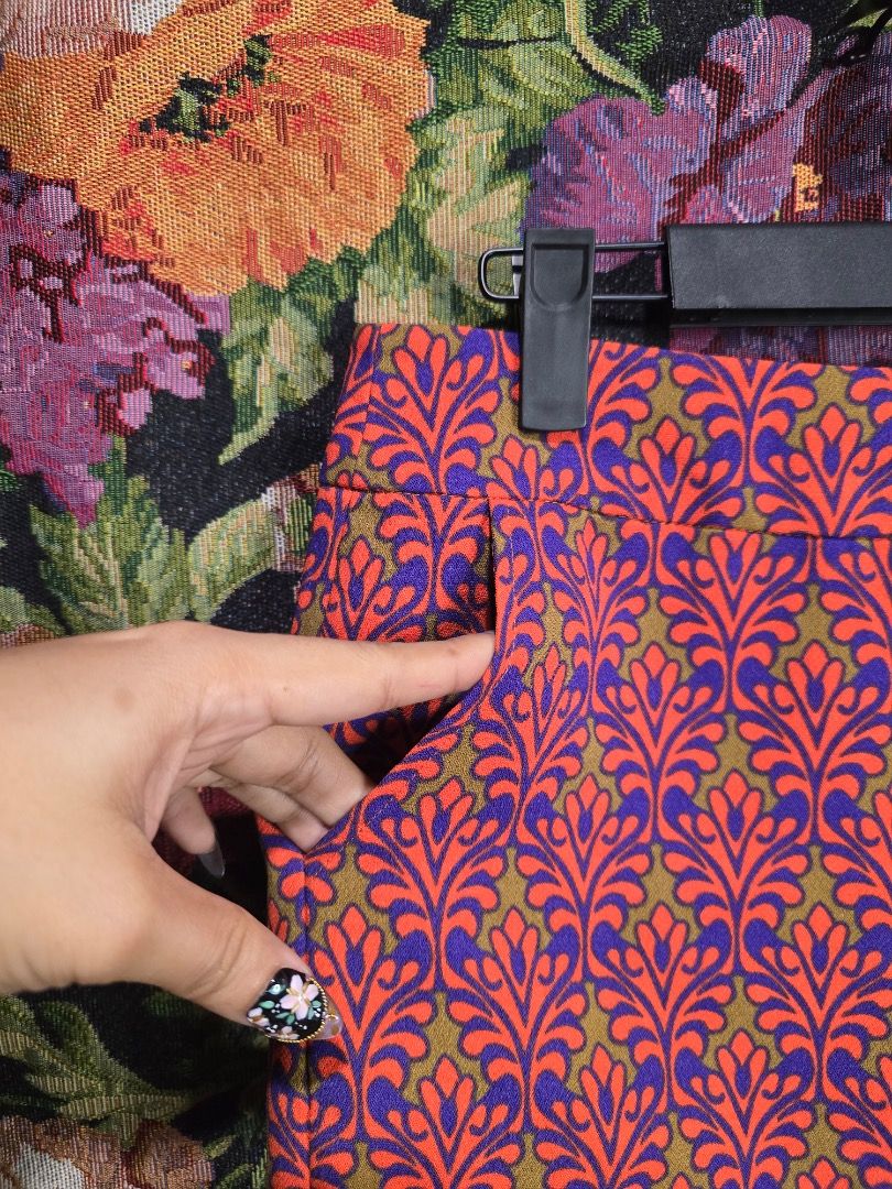 Retro Patterned Skirt (Category: Skirts) located in Paranaque City. Submitted by titaartestudio (Listing ID 1461245633, Image 2). Description: - Secure back zipper closure .
