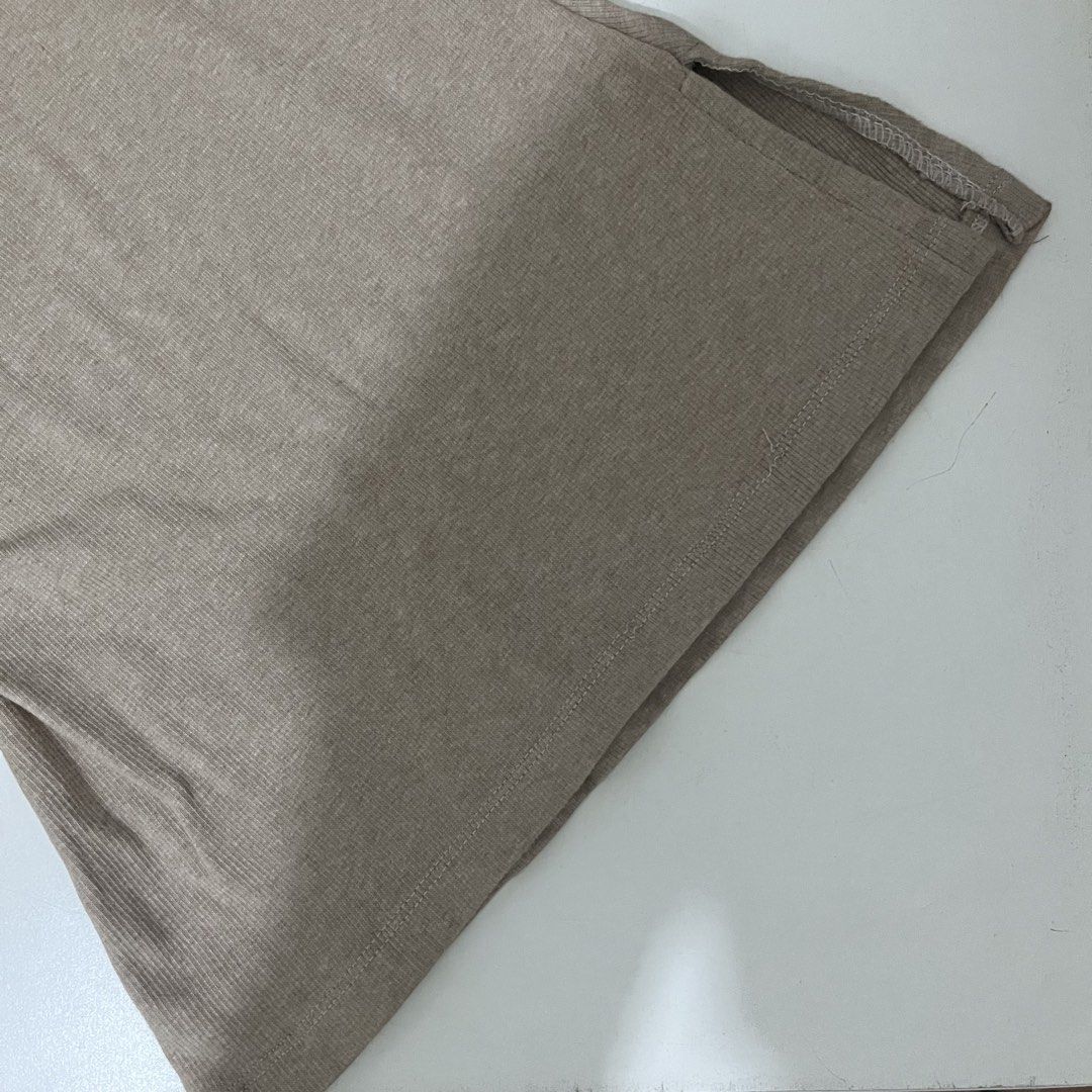 Ribbed Strapless Top with Side Slits (Category: Sleeveless) located in Makati City. Submitted by midnightmelhem (Listing ID 1461135439, Image 2). Description: - Lightweight ribbed fabric - Strapless design - Folded neckline - Small side slits - Soft feel - Versatile for layering or standalone wear - Easy to pair with various bottoms.