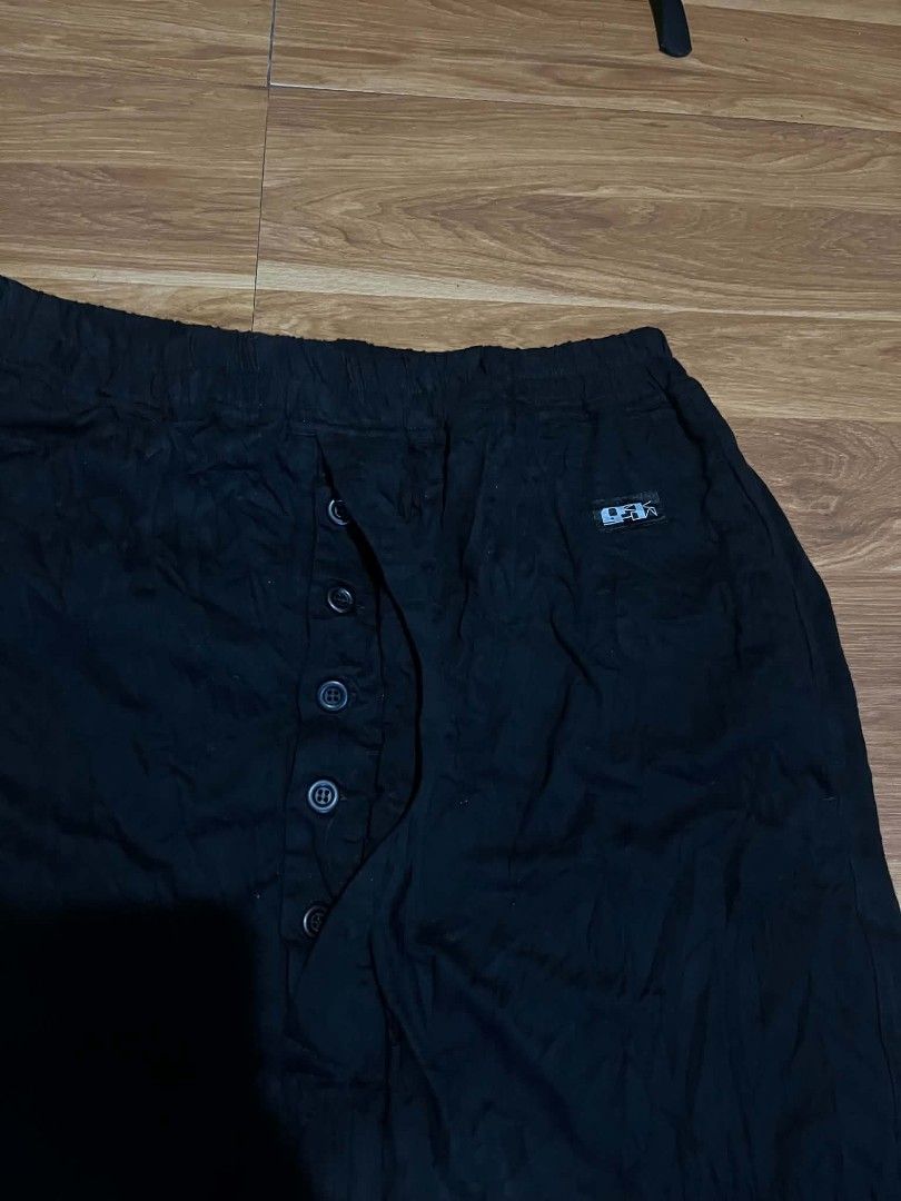 Rick Owens DRKSHDW Drawstring pods shorts (Category: Shorts) located in Bulacan. Submitted by nifftyythrifty (Listing ID 1461322811, Image 3). Description: Rick Owens DRKSHDW 21ss drawstring pods shorts size XL.