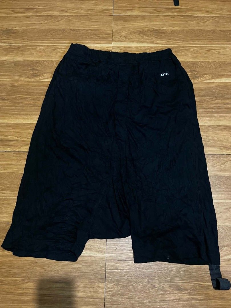 Rick Owens DRKSHDW Drawstring pods shorts (Category: Shorts) located in Bulacan. Submitted by nifftyythrifty (Listing ID 1461322811, Image 1). Description: Rick Owens DRKSHDW 21ss drawstring pods shorts size XL.