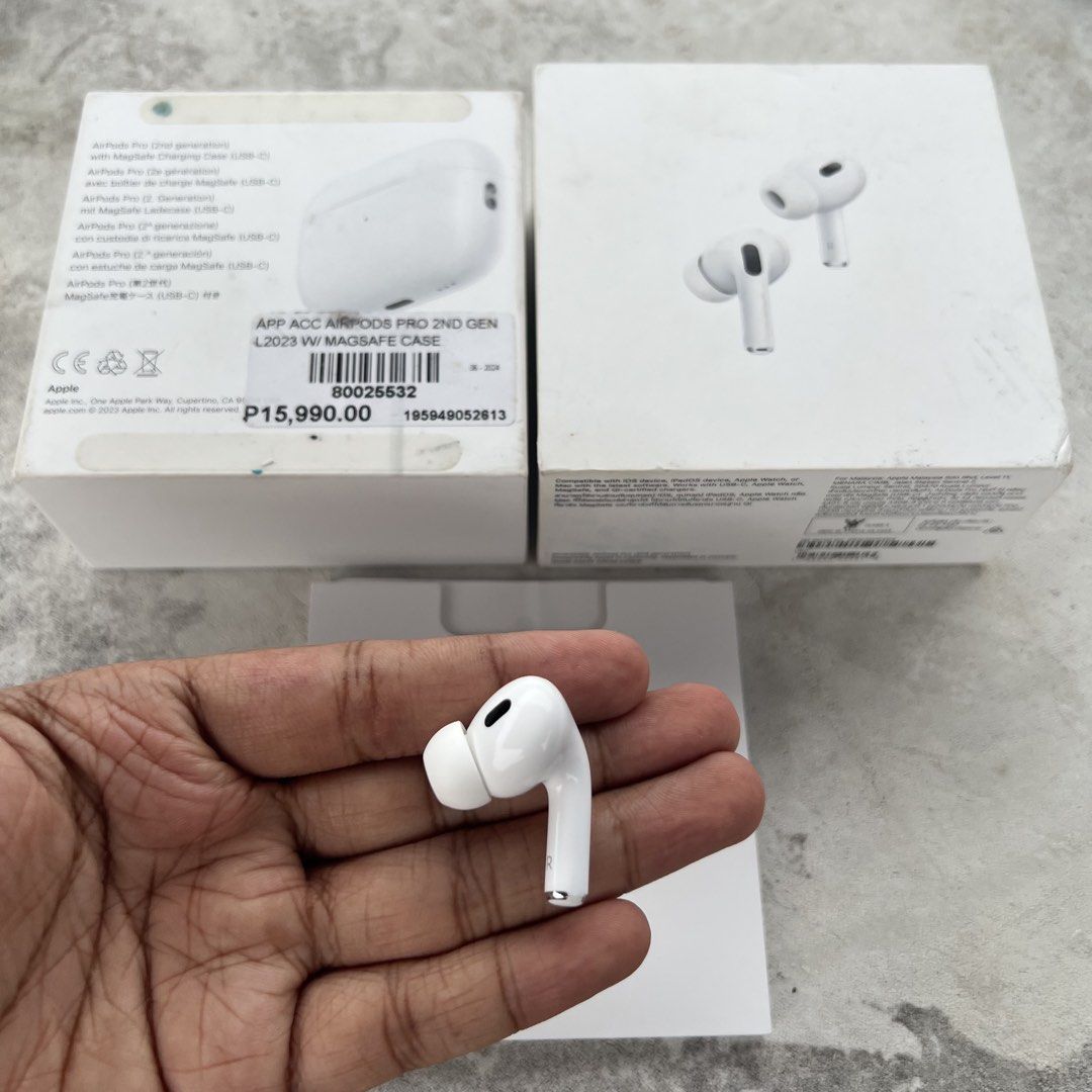 Right Pod Airpods Pro 2 Original (USB-C) (Category: Earphones) located in Cebu City. Submitted by luckyyfindss (Listing ID 1461240369, Image 1). Description: Right Pod Airpods Pro 2 Original (USB-C) I offer replacements to those missing or lost either charging case, left, and right Airpods this is the best for you 💯 - Still in great condition no issues - A3047 Model Number - All features are working - Cleaned and sanitized - Already unpaired so 