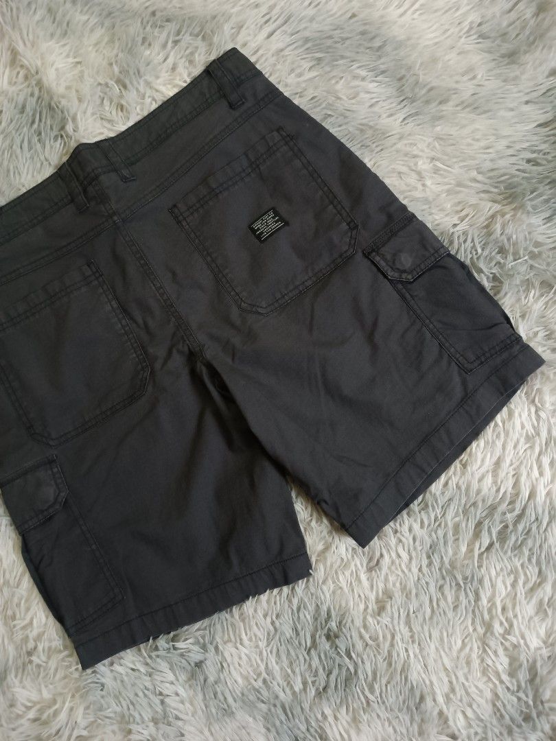 Ripcurl Ripstop Cargo Short (Category: Shorts) located in Mandaluyong City. Submitted by retro.199x (Listing ID 1461143340, Image 3). Description: SIZE 30 ON TAG Waist: 32 Length: 18.5 Thigh: 12 Leg Opening: 10 EXCELLENT CONDITION.