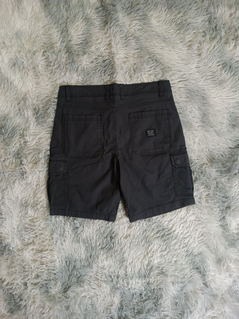 Ripcurl Ripstop Cargo Short (Category: Shorts) located in Mandaluyong City. Submitted by retro.199x (Listing ID 1461143340, Image 1). Description: SIZE 30 ON TAG Waist: 32 Length: 18.5 Thigh: 12 Leg Opening: 10 EXCELLENT CONDITION.
