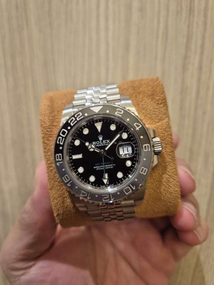 Rolex GMT-Master II Bruce Wayne (Category: Luxury Watches) located in Manila. Submitted by anamariamarie (Listing ID 1461119510, Image 2). Description: For sale Rolex GMT Master 2 126710GRNR Bruce wayne 2024 foreign ad Under interntional rolex guarantee 9.5/10 very good condition Complete box and papers 1.268m Many thanks .