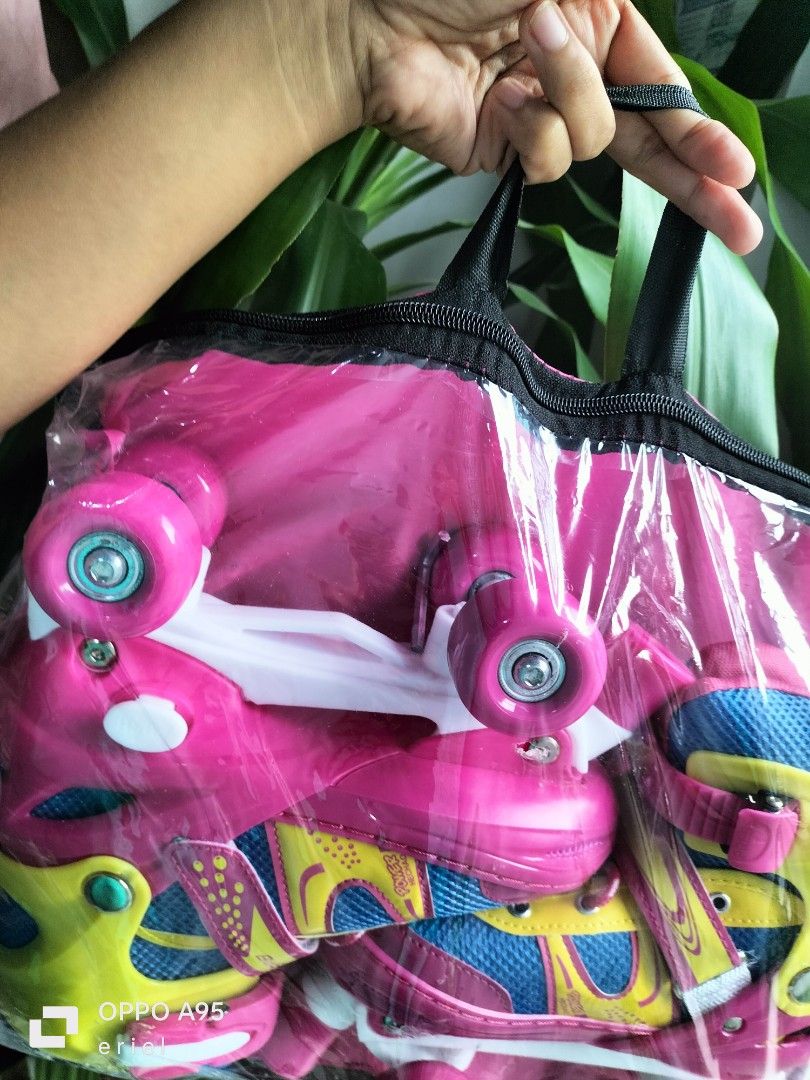Roller skate Medium (Category: Skates, Rollerblades & Scooters) located in Bacoor. Submitted by directsupplier88 (Listing ID 1461227478, Image 2). Description: Fix price Brandnew item available. Sure ako matutuwa kids nyo dito🥰 Medium 33-37 adjustable Loc bacoor Cavite 800 only.