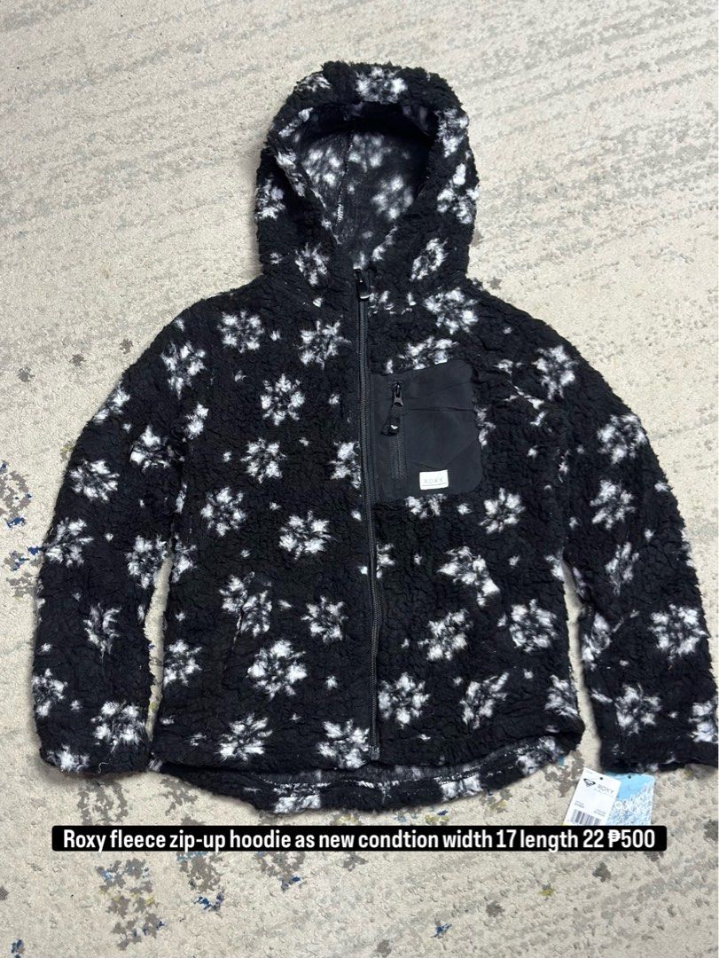 Roxy Fleece Zip-Up Hoodie (Category: Coats, Jackets and Outerwear) located in Daet. Submitted by thrifthings2018 (Listing ID 1461218501, Image 1). Description: - Roxy fleece zip-up hoodie - Black and white snowflake pattern - Super soft and cozy material - Front zip closure - Chest pocket - Ideal for keeping warm - Measurements: Width 17 inches, Length 22 inches.