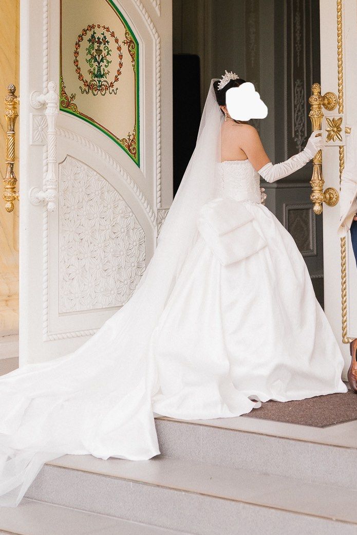 Royal Wedding Gown (Corset) (Category: Evening dresses & gowns) located in Manila. Submitted by vastearth-4b6e (Listing ID 1461130333, Image 1). Description: Selling my wedding gown for a cheaper price - Beautiful white wedding ball gown - Strapless bodice with intricate beading - Full skirt with a long train - Corset back - Removable bow at the back - 6 Hoop Petticoat included - Matching tiara and veil included - Gloves also included - Worn once