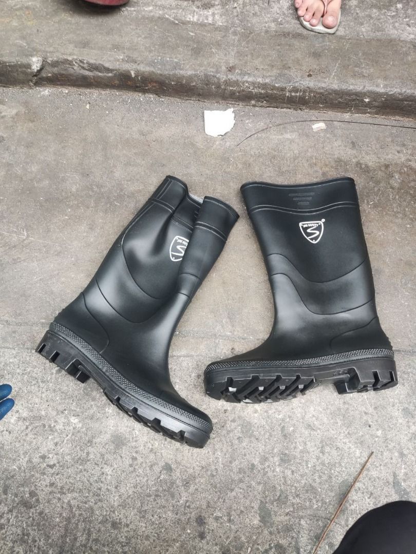 Rubber boots Size: 6, 7, 8, 9, 10, 11, 12 (Category: Home Improvement Tools & Accessories) located in Manila. Submitted by 09171479278_elsie. (Listing ID 1461204174, Image 2). Description: Rubber boots Size: 6, 7, 8, 9, 10, 11, 12.