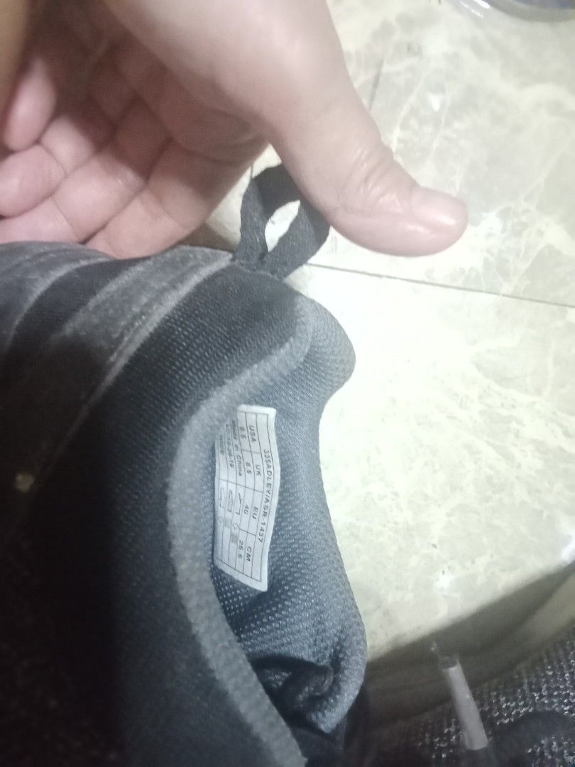 Rubber shoes (Category: Sneakers) located in Marikina City. Submitted by lynx1972 (Listing ID 1461313454, Image 2). Description: us 8.5 UK 6.5 EU 40 cm 25.5.