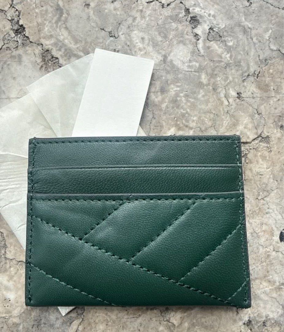 RUSH TORY BURCH KIRA CHEVRON CARD CASE (Category: Wallets & Card holders) located in Roxas City. Submitted by uzi99 (Listing ID 1461129950, Image 2). Description: Will only entertain sure buyers :) Free shipping for legit buyers - Tory Burch Kira Chevron Card Case - Color: Malachite - Material: Genuine Leather - Design: Chevron quilting with signature logo hardware - Features: Ample card slots.