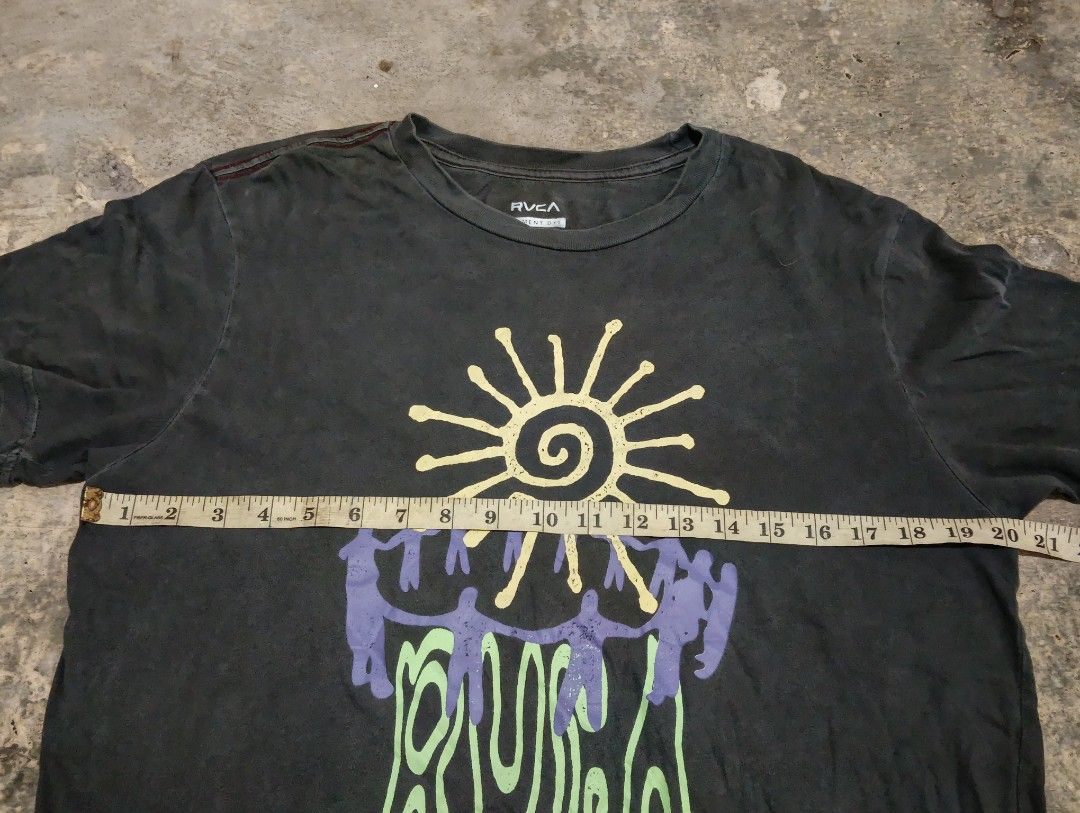 Rvca (Category: Activewear) located in Ajuy. Submitted by aljohndalumpines88 (Listing ID 1461187481, Image 3). Description: rvca Medium.