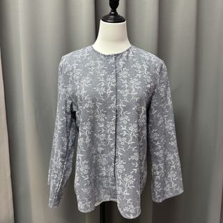 (Category: ) located in . Submitted by shopaholicwardrobe_ (Listing ID 1461264236, Image 1). Description: .
