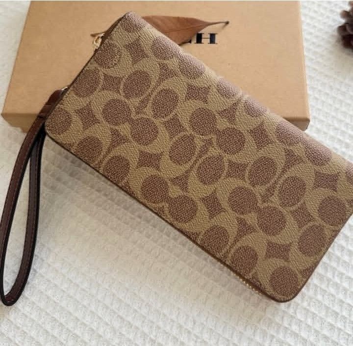 SALE - COACH LONG WALLET MONOGRAM (Category: Luxury Bags & Wallets) located in Pasig City. Submitted by titalana2011991 (Listing ID 1461222957, Image 2). Description: ORIGINAL BRANDNEW ACTUAL PHOTO FIXED PRICE NO MEET UP PAY AS U ORDER BOX/ PAPER BAG/ CARE CARD.