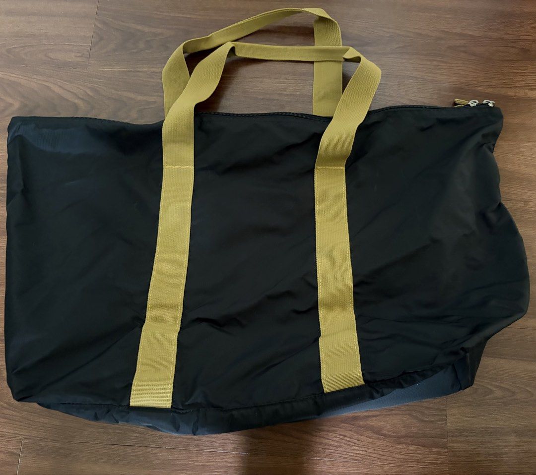 Samsonite Black Tote Bag (Category: Tote Bags) located in Santa Rosa. Submitted by fiercehorse.4cd05b (Listing ID 1461139746, Image 2). Description: - Black Samsonite tote bag.