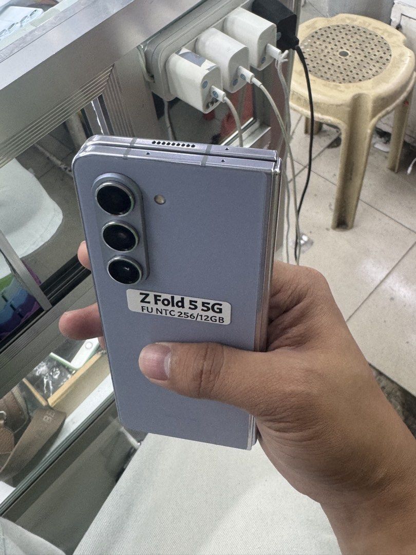 SAMSUNG FOLD 5 12/256GB WITH FREEBIES (Category: Samsung) located in Manila. Submitted by ram-gadget-shop (Listing ID 1461279323, Image 3). Description: .