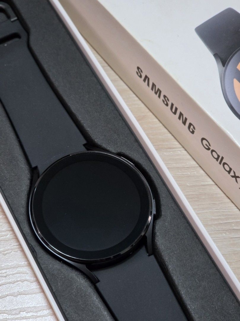 Samsung Galaxy Watch 4 Golf Edition (Category: Wearables & Smart Watches) located in Calamba. Submitted by oceanspritz_1996 (Listing ID 1461156367, Image 2). Description: Samsung Galaxy Watch 4 Golf Edition bought in South Korea on 2022 as gift to my father. Kaso, bumili ng iPhone so hindi din nagamit..