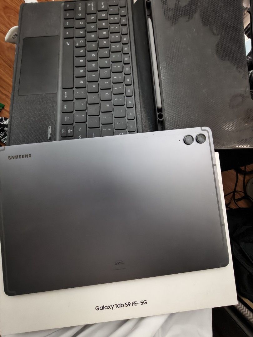 Samsung S9+ FE 5G (Category: Android) located in Manila. Submitted by busines58275 (Listing ID 1461124031, Image 2). Description: No issues. Can put sim card 128GB black Inclusion: Unit itself Original Box Case with keyboard Original Spen (need to change the pin which is not that expensive).