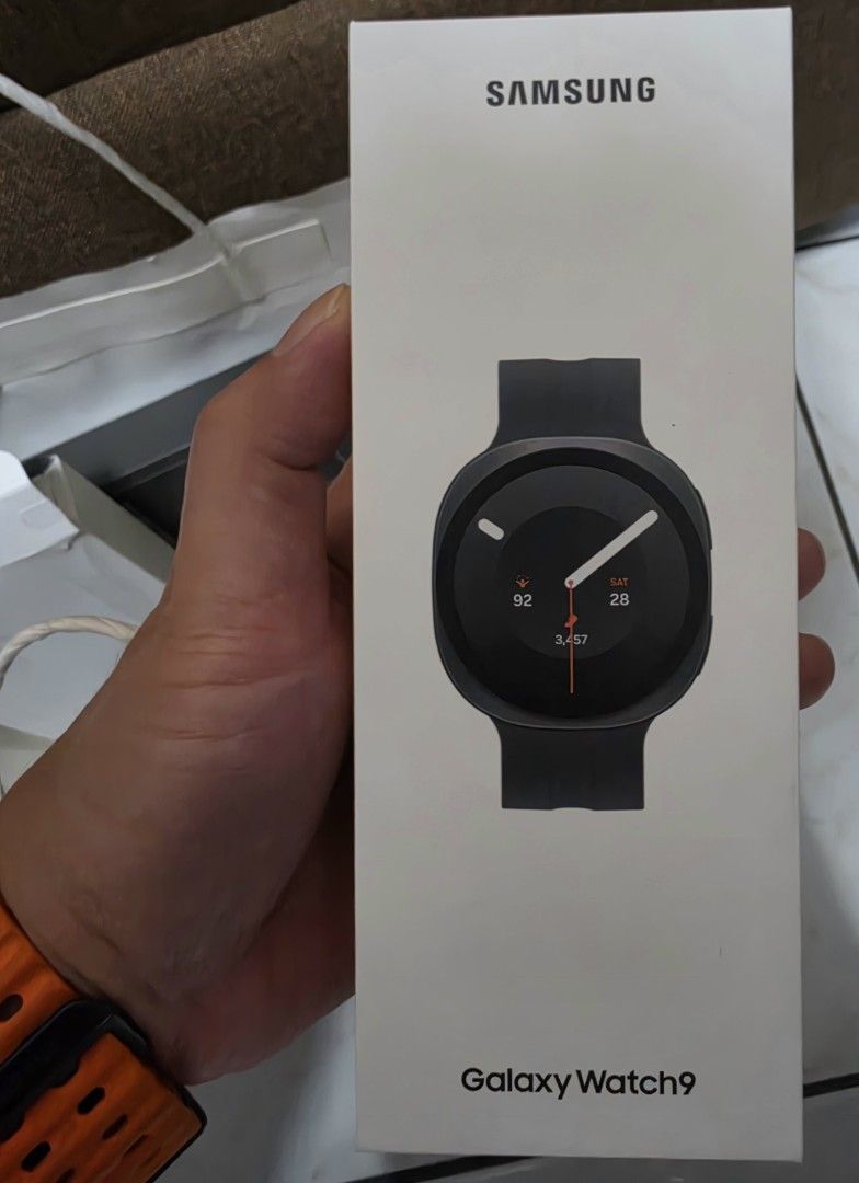 Samsung watch 9 (Category: Men's Watches) located in Quezon City. Submitted by shinobi1 (Listing ID 1461296443, Image 1). Description: brand new sealed.