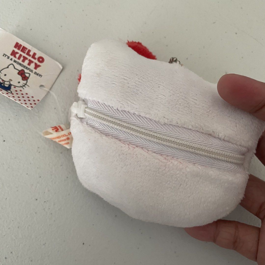 Sanrio Hello Kitty Keychain Purse (Category: Purses & Pouches) located in Butuan. Submitted by paperlueur (Listing ID 1461239011, Image 3). Description: .