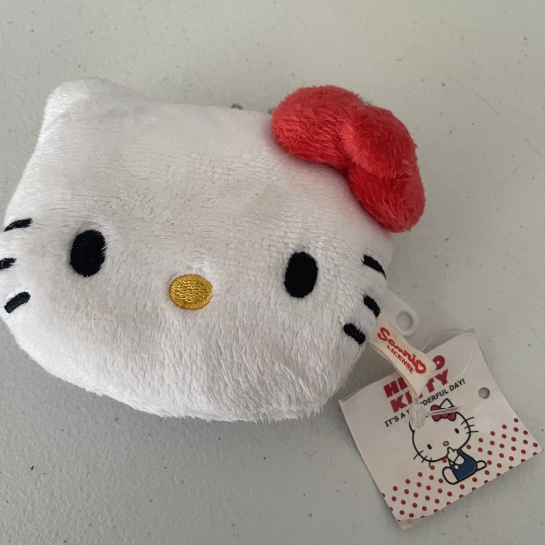 Sanrio Hello Kitty Keychain Purse (Category: Purses & Pouches) located in Butuan. Submitted by paperlueur (Listing ID 1461239011, Image 2). Description: .