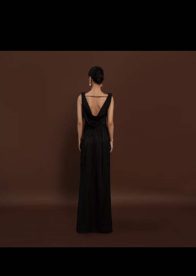 Olive Green Satin Evening Dress (Category: Evening dresses & gowns) located in Manila. Submitted by diannemaca14347 (Listing ID 1461185999, Image 2). Description: - Only worn once for an acquaintance party - Chic satin dress - Features a flattering cowl neckline - Elegant low V-cut detail at the back - with adjustable back strap - with free Paulash Airlash if you’ll buy this .