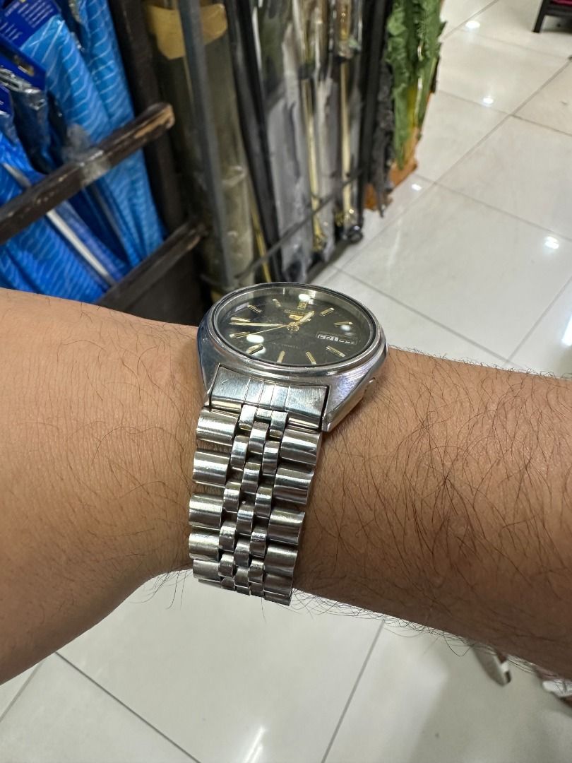 Seiko 5 Black Dial (Category: Luxury Watches) located in Manila. Submitted by xelsalzr (Listing ID 1461275730, Image 2). Description: Seiko 5 Black Dial All Parts are original Newly serviced Will buffed before shipping.