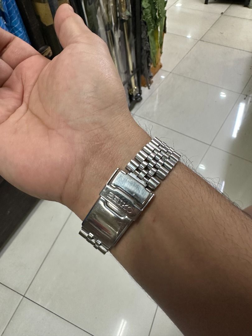 Seiko 5 Black Dial (Category: Luxury Watches) located in Manila. Submitted by xelsalzr (Listing ID 1461275730, Image 3). Description: Seiko 5 Black Dial All Parts are original Newly serviced Will buffed before shipping.