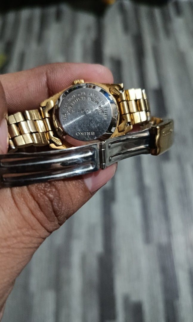 Seiko 5 Ladies Automatic — Reference 4206-0510 (Category: Women's Watches) located in Manila. Submitted by jer.vell (Listing ID 1461249433, Image 3). Description: Vintage Seiko 5 Ladies Automatic 4206-0510 ⌚✨ Original vintage Seiko 5 automatic, gold-plated/gold-tone finish, day-date, and working condition. ✅ Automatic ✅ Day-Date ✅ Vintage Seiko 5 ✅ Ref. 4206-0510 ✅ Gold-tone/gold-plated ❌ No box/papers ⚠️ May normal signs of age/use NEGOTIABLE ca