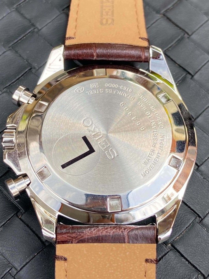 Seiko Chronograph Quartz (Category: Luxury Watches) located in Bacolod City. Submitted by new_eddecatoria (Listing ID 1461118428, Image 3). Description: brandnew money back gaurantee if proven fake.