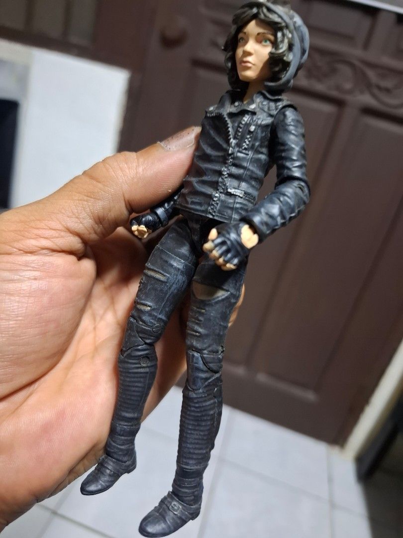 Selena kyle (Category: Figurines & Statues) located in Manila. Submitted by rhonnie1925 (Listing ID 1461296472, Image 3). Description: diamond select gotham tv series selena kyle as is 500.