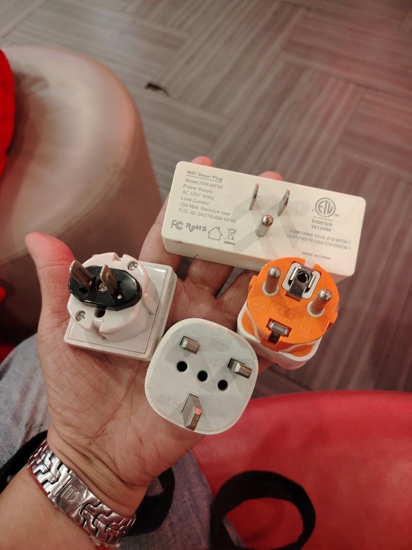Set Universal travel adaptor & wifi smart plug (Category: Electrical, Adaptors & Sockets) located in Manila. Submitted by purediamond888 (Listing ID 1461235258, Image 3). Description: Universal travel adaptor and wifi smart plug.. High quality and branded.. The best for travel adaptor .