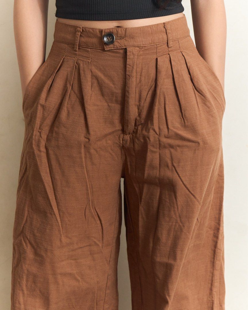 SHEIN Brown Pleated Wide Leg Pants (Category: Other Bottoms) located in Manila. Submitted by missalmon (Listing ID 1461257491, Image 2). Description: L: 36.5 inches W: 26 inches Double Button Linen Material Wide Leg No Issue.