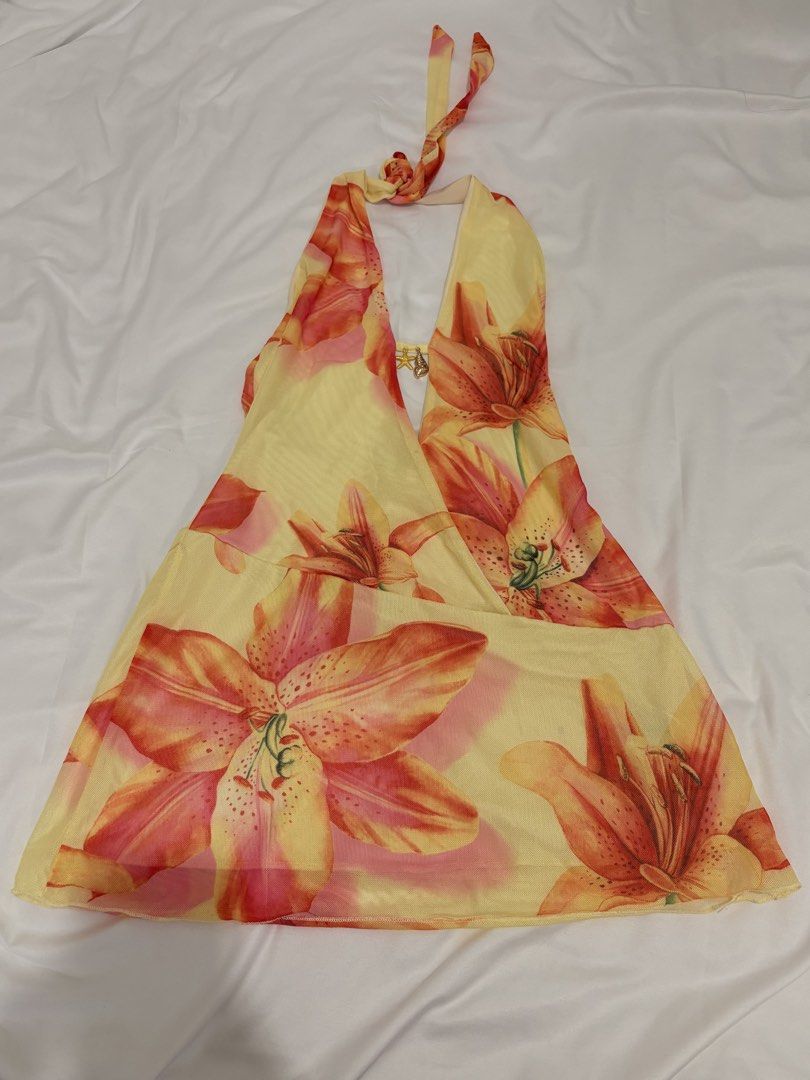 Shein Floral Yellow Top (Category: Dresses) located in Manila. Submitted by t_a_s_h (Listing ID 1461223779, Image 1). Description: - size Small - used once only.